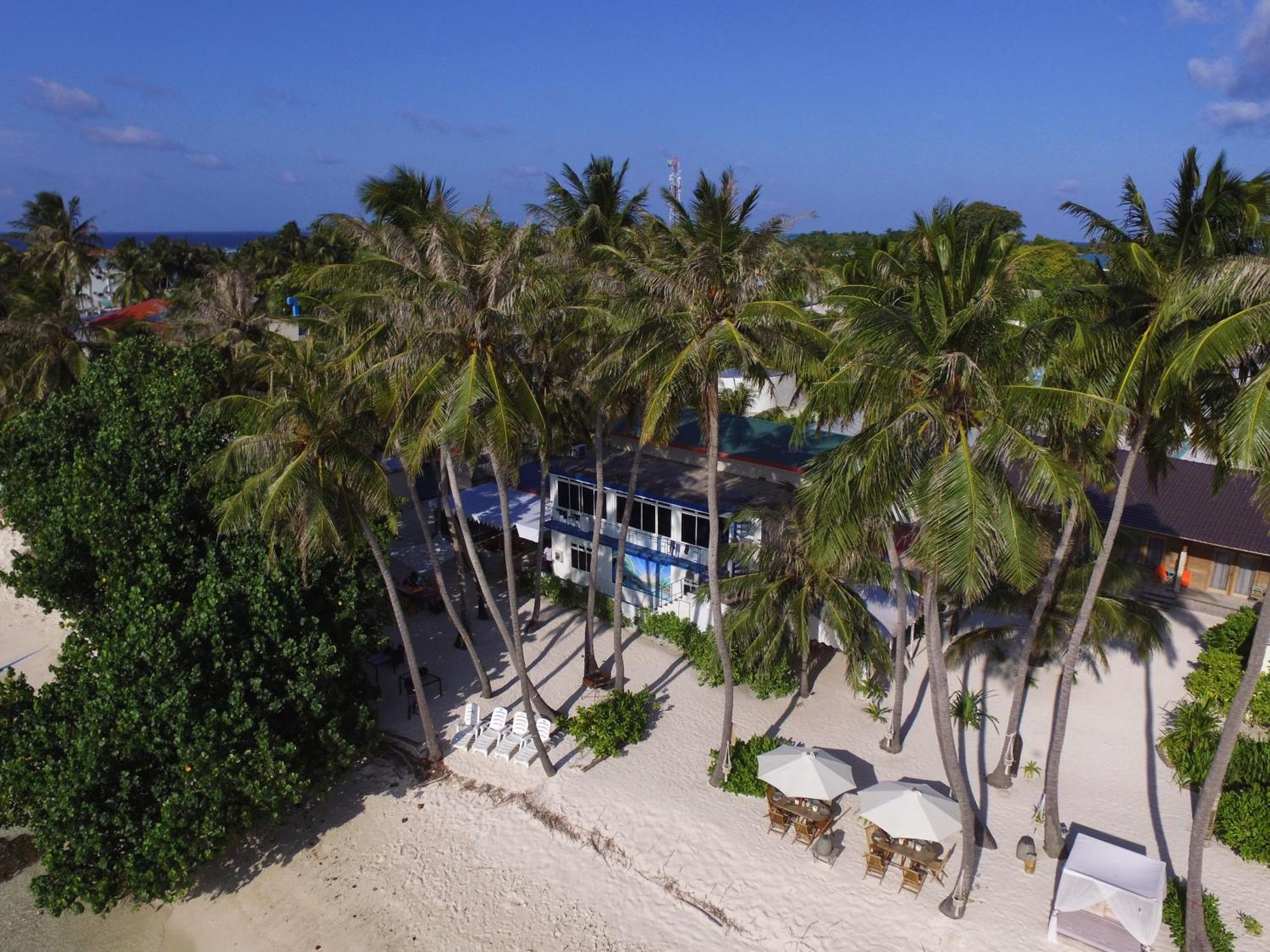 Batuta Maldives Surf View Hotel Thulusdhoo Exterior photo
