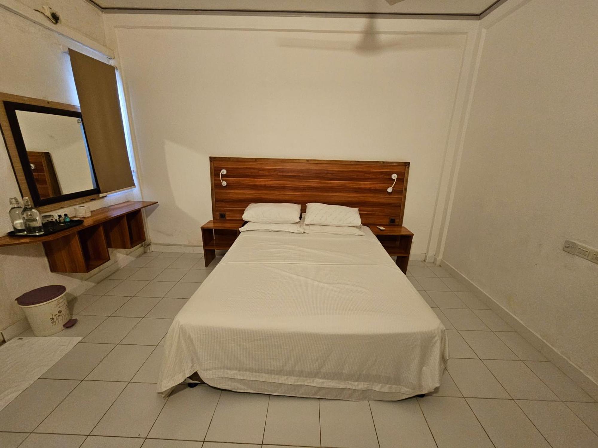 Batuta Maldives Surf View Hotel Thulusdhoo Room photo