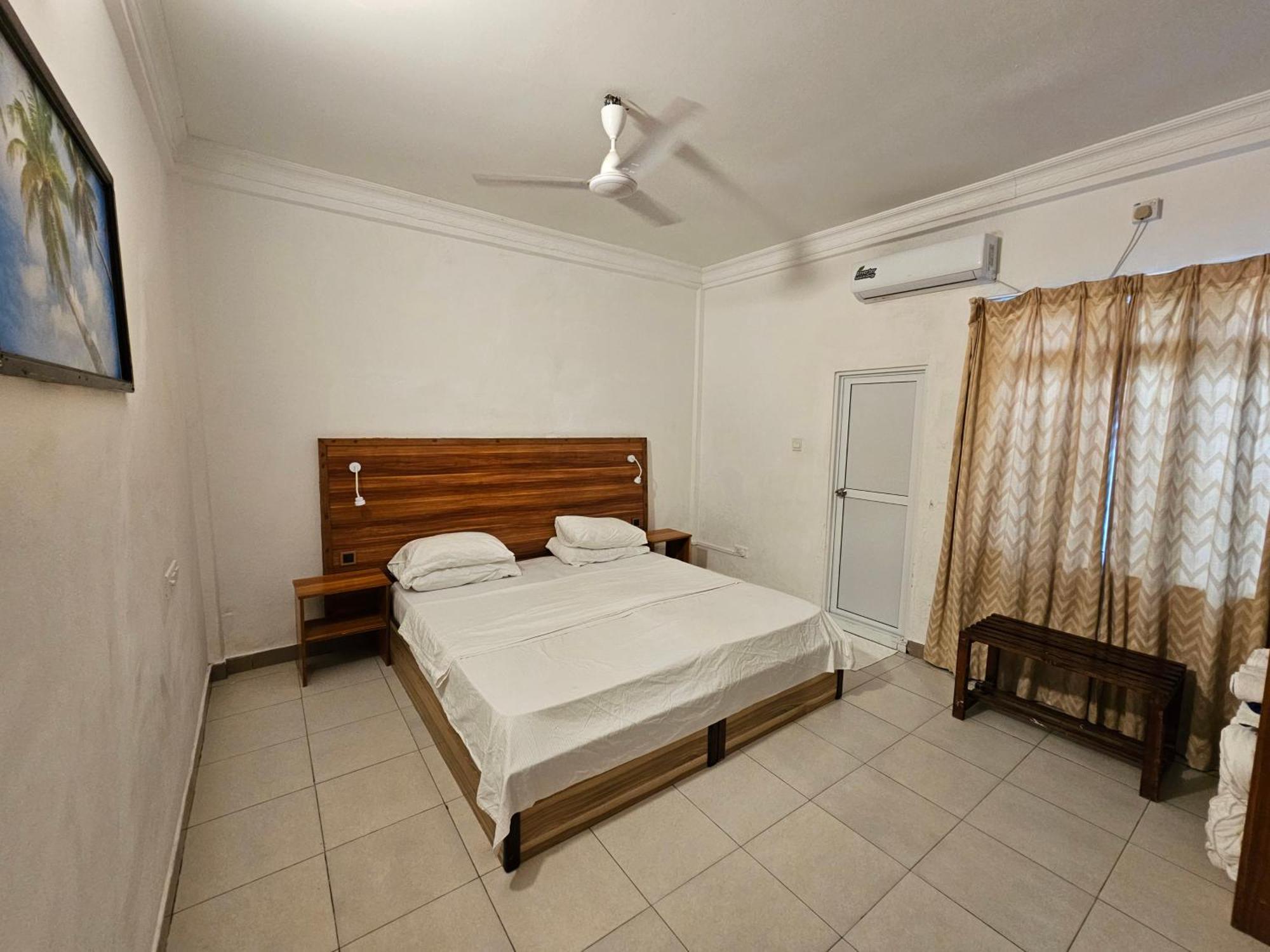 Batuta Maldives Surf View Hotel Thulusdhoo Room photo