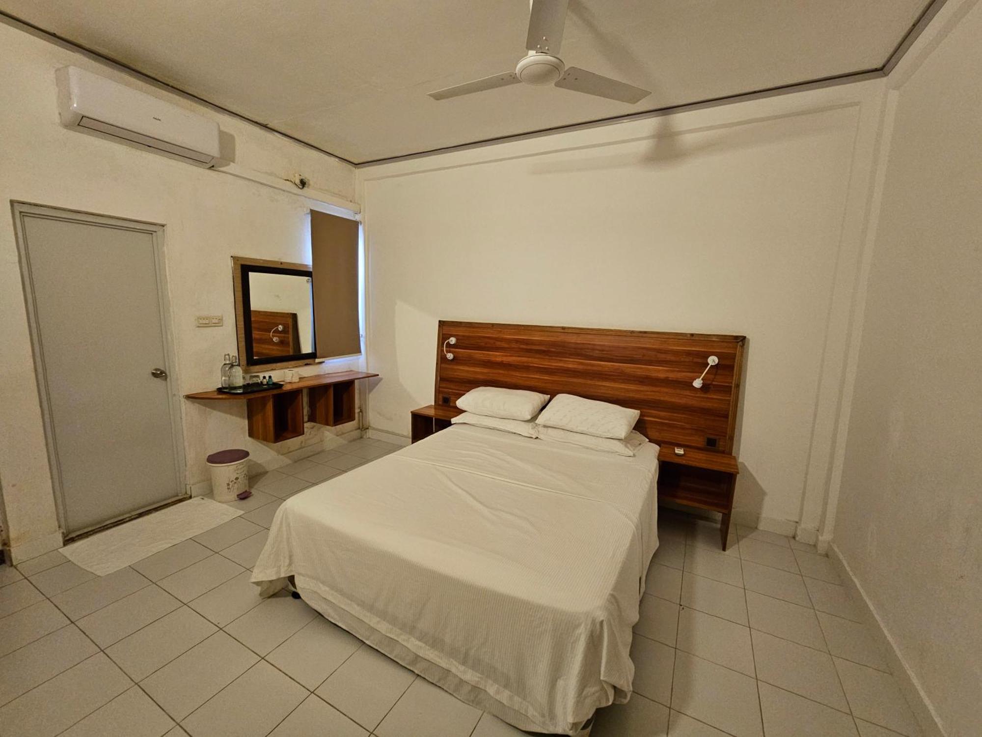 Batuta Maldives Surf View Hotel Thulusdhoo Room photo