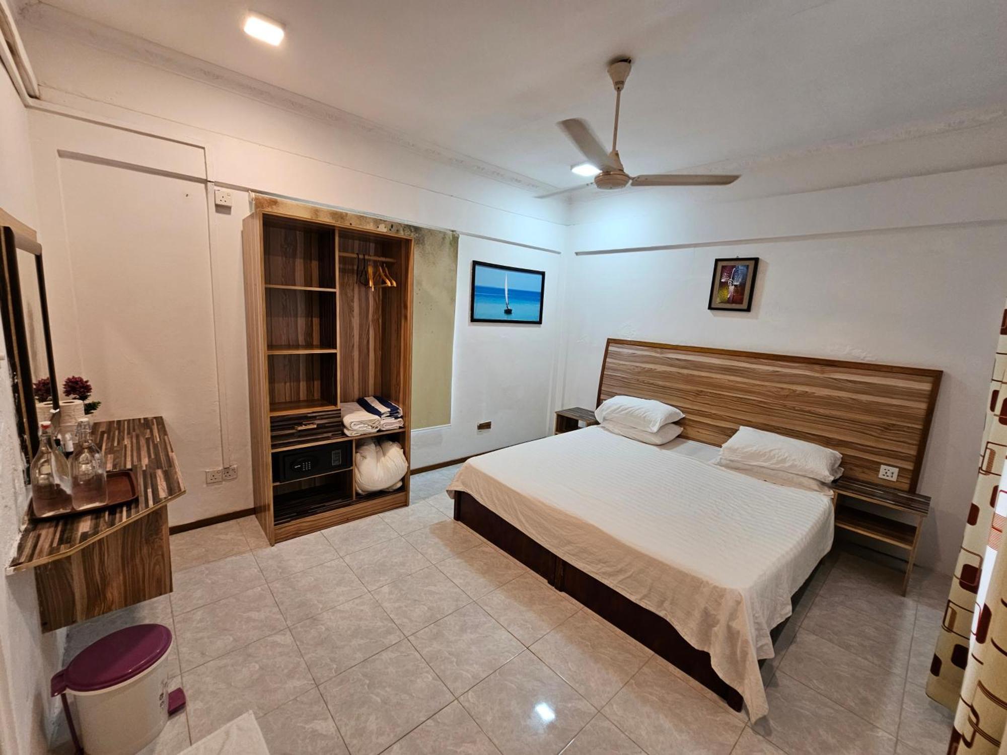 Batuta Maldives Surf View Hotel Thulusdhoo Exterior photo