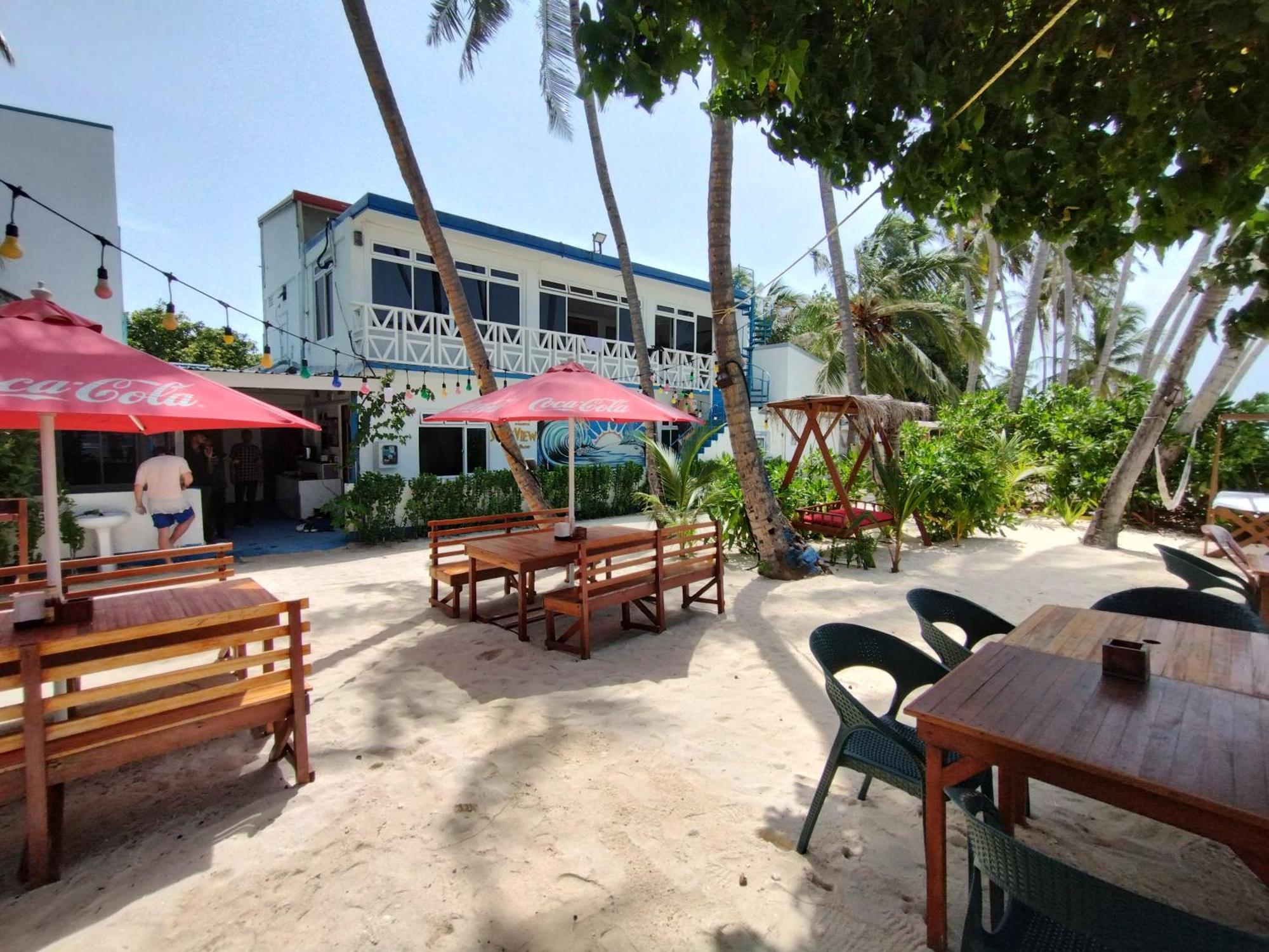 Batuta Maldives Surf View Hotel Thulusdhoo Exterior photo