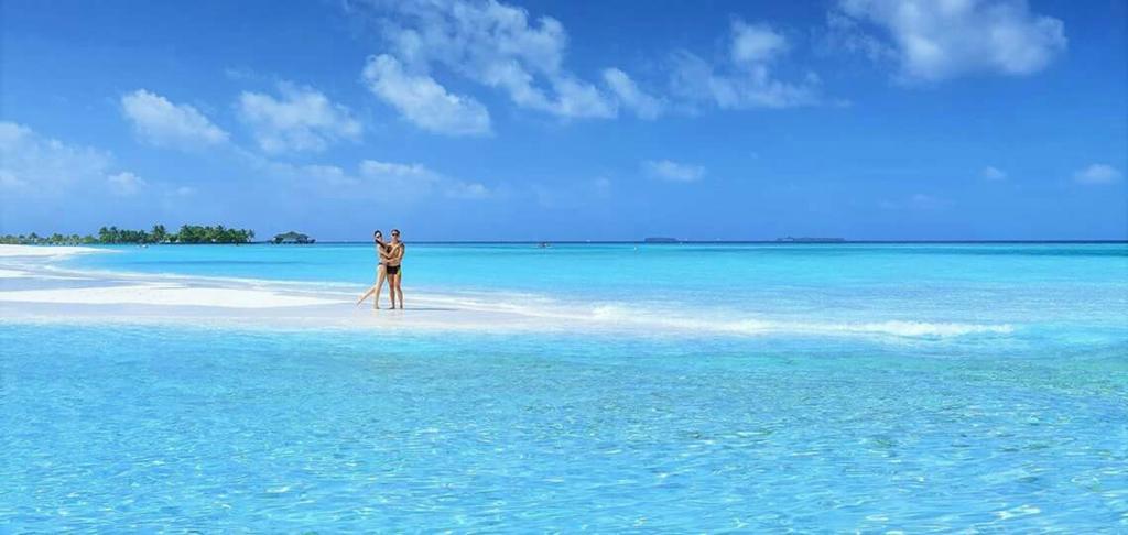 Batuta Maldives Surf View Hotel Thulusdhoo Exterior photo