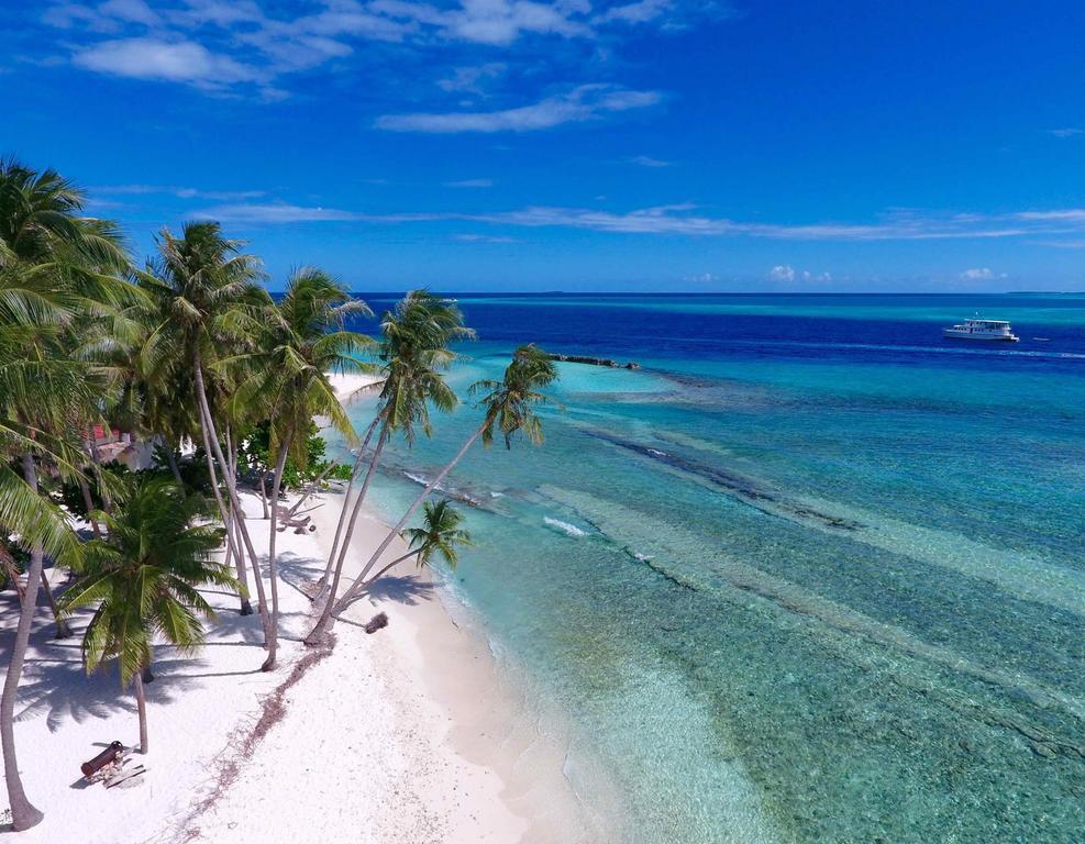Batuta Maldives Surf View Hotel Thulusdhoo Exterior photo