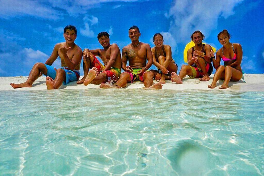Batuta Maldives Surf View Hotel Thulusdhoo Exterior photo