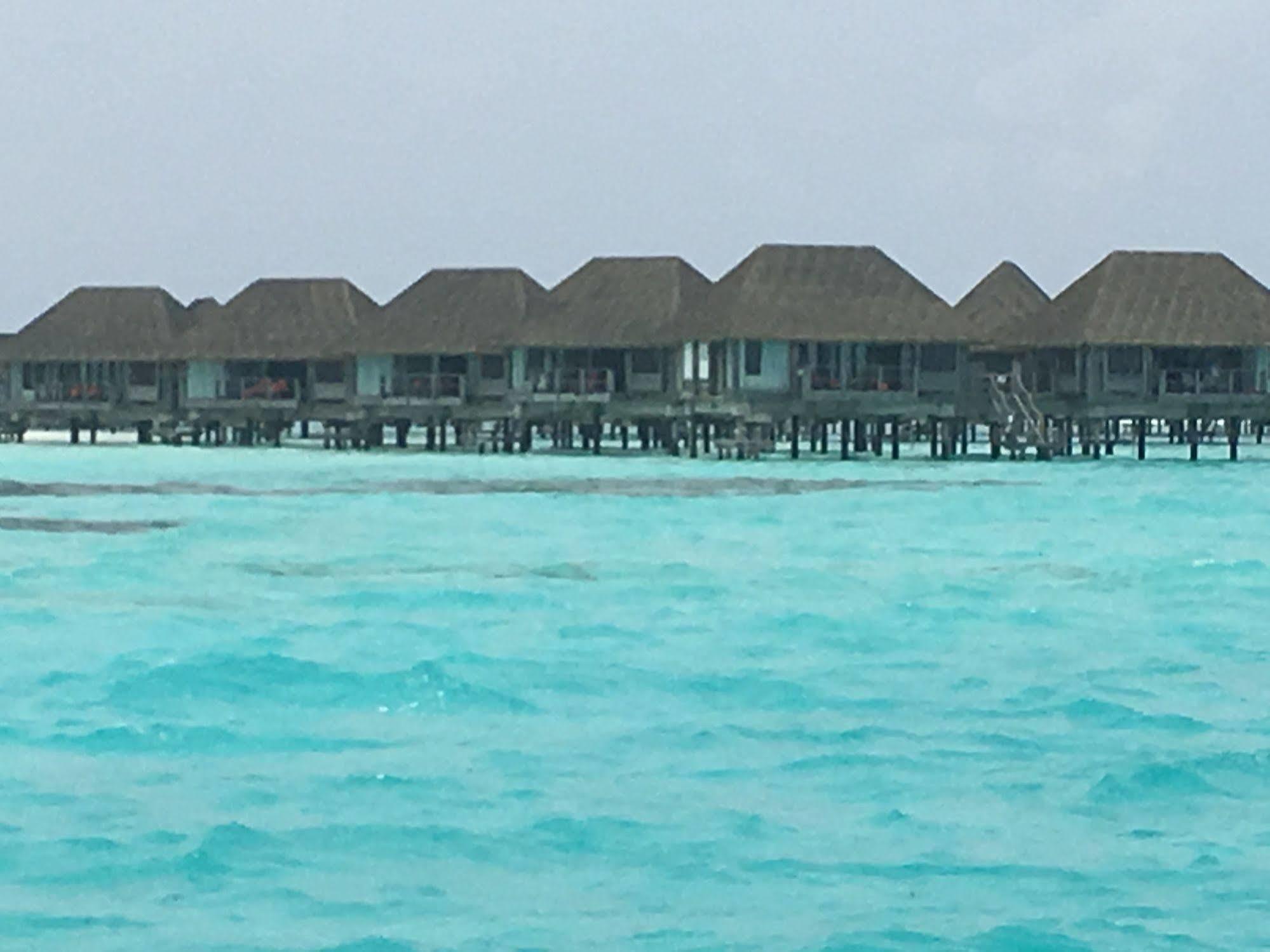 Batuta Maldives Surf View Hotel Thulusdhoo Exterior photo