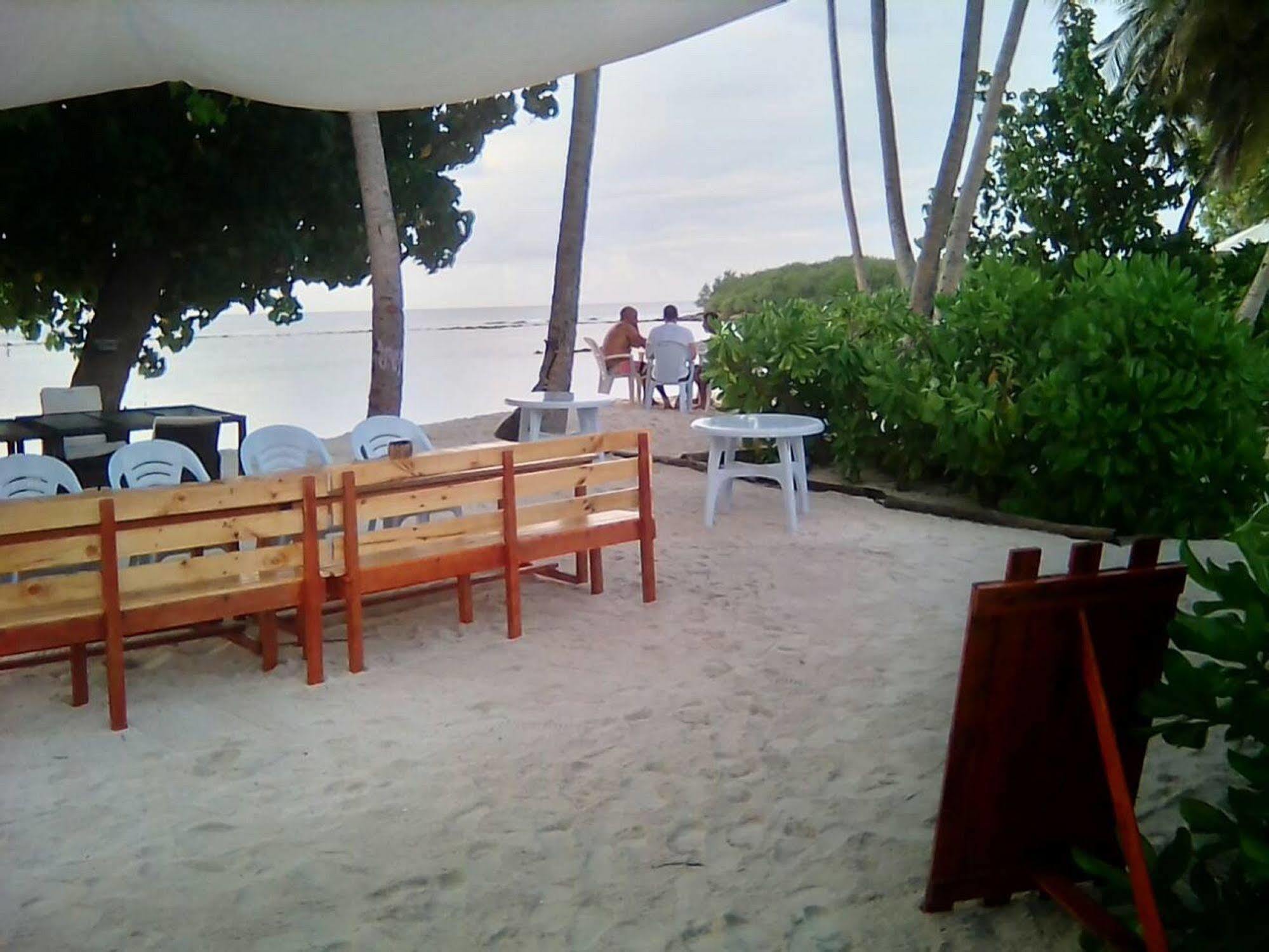Batuta Maldives Surf View Hotel Thulusdhoo Exterior photo
