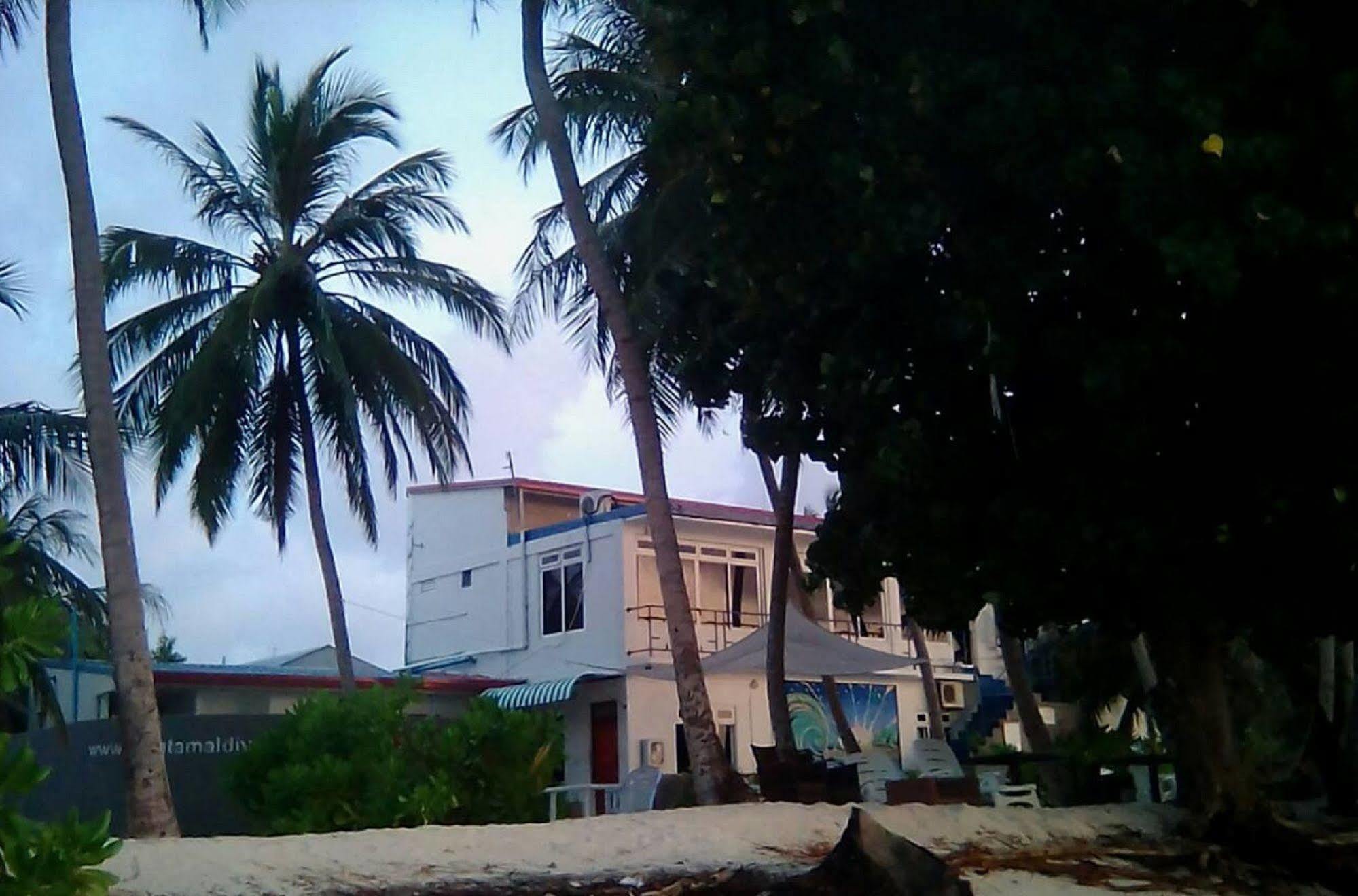 Batuta Maldives Surf View Hotel Thulusdhoo Exterior photo