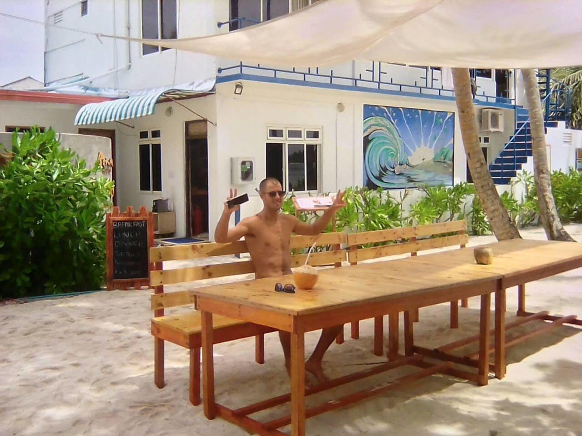 Batuta Maldives Surf View Hotel Thulusdhoo Exterior photo