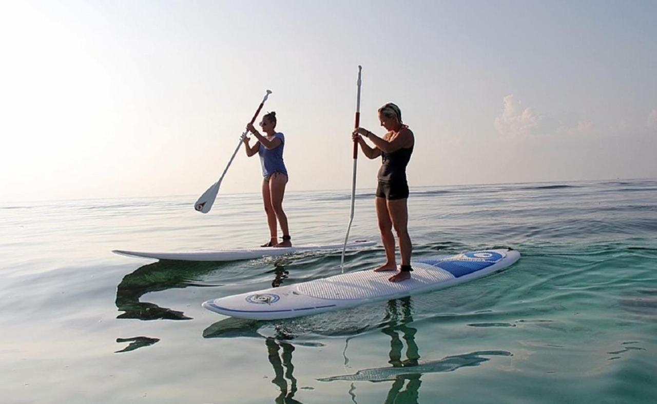 Batuta Maldives Surf View Hotel Thulusdhoo Exterior photo