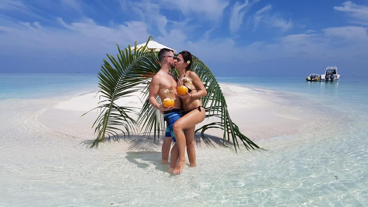 Batuta Maldives Surf View Hotel Thulusdhoo Exterior photo