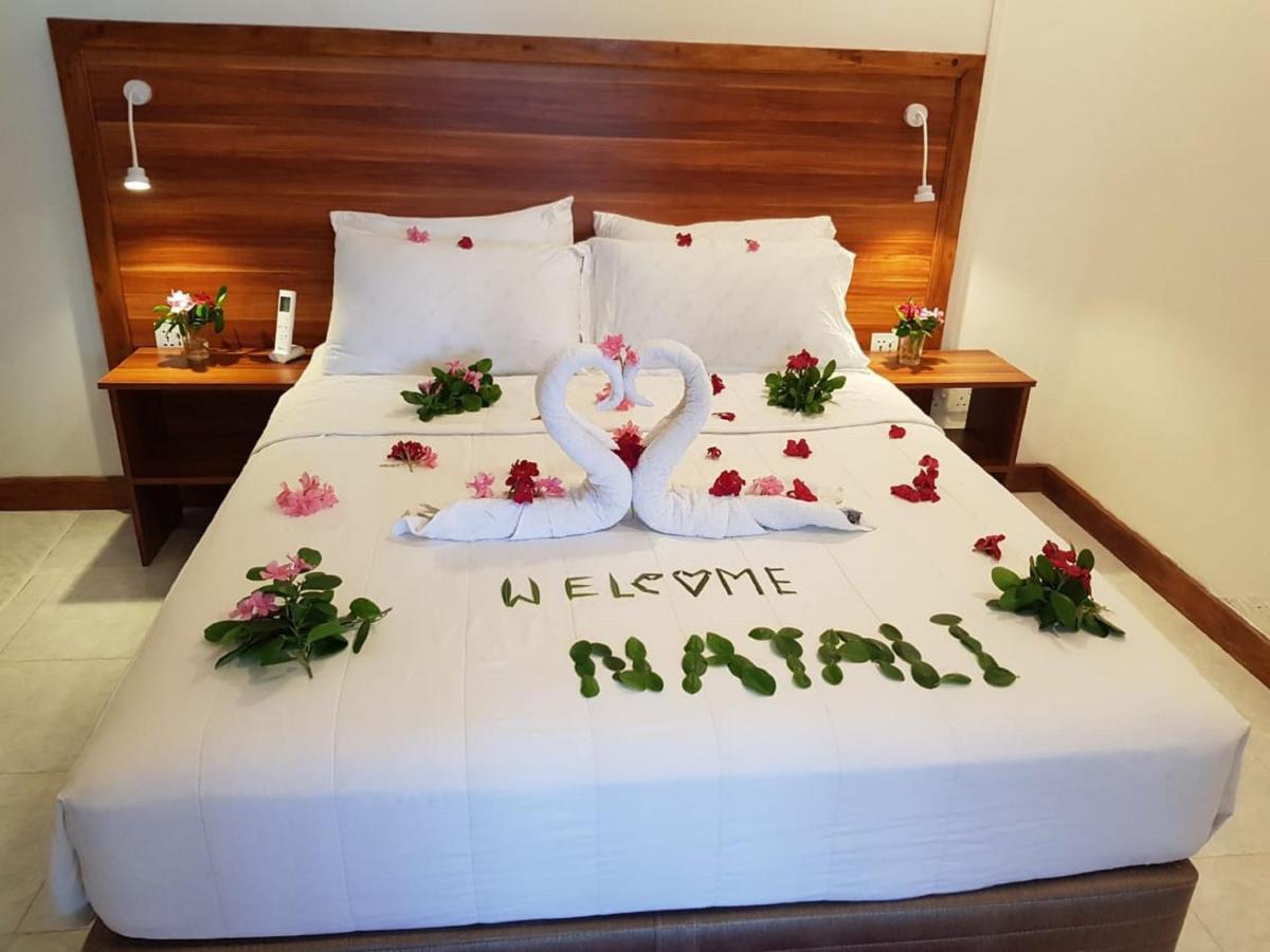 Batuta Maldives Surf View Hotel Thulusdhoo Exterior photo